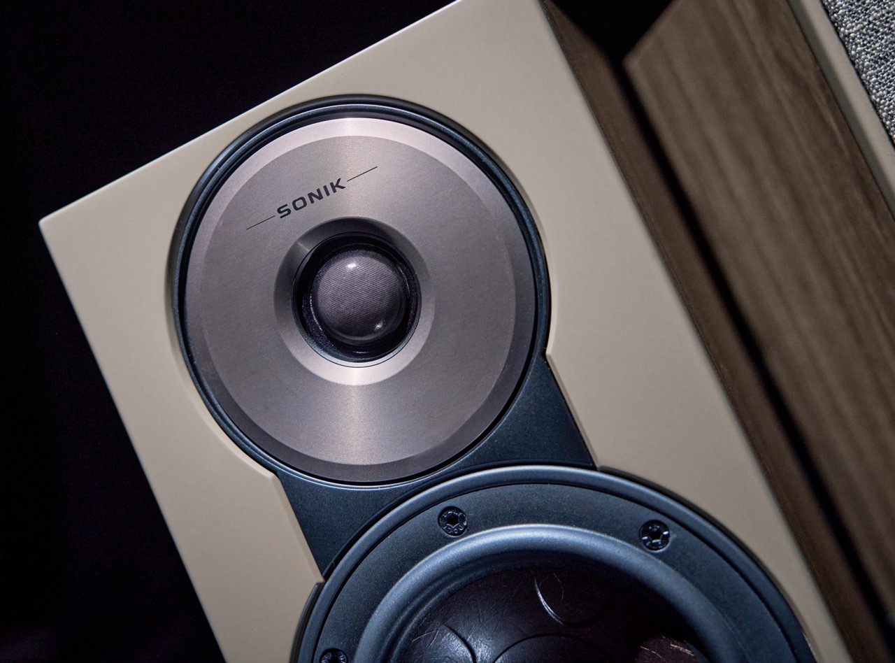 Gro_(imgi_27_SONIK-1_Dome-Tweeter_Walnut)